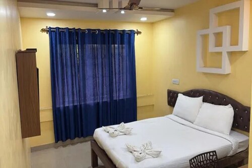 FabHotel Shrinivas Residency