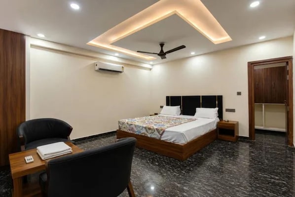 Room - Fabhotel Delluna (Greater Noida)