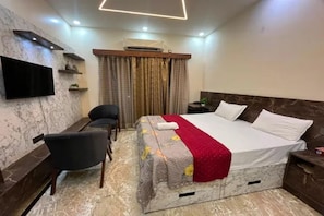 Family Room - Fabhotel Delluna (Greater Noida)