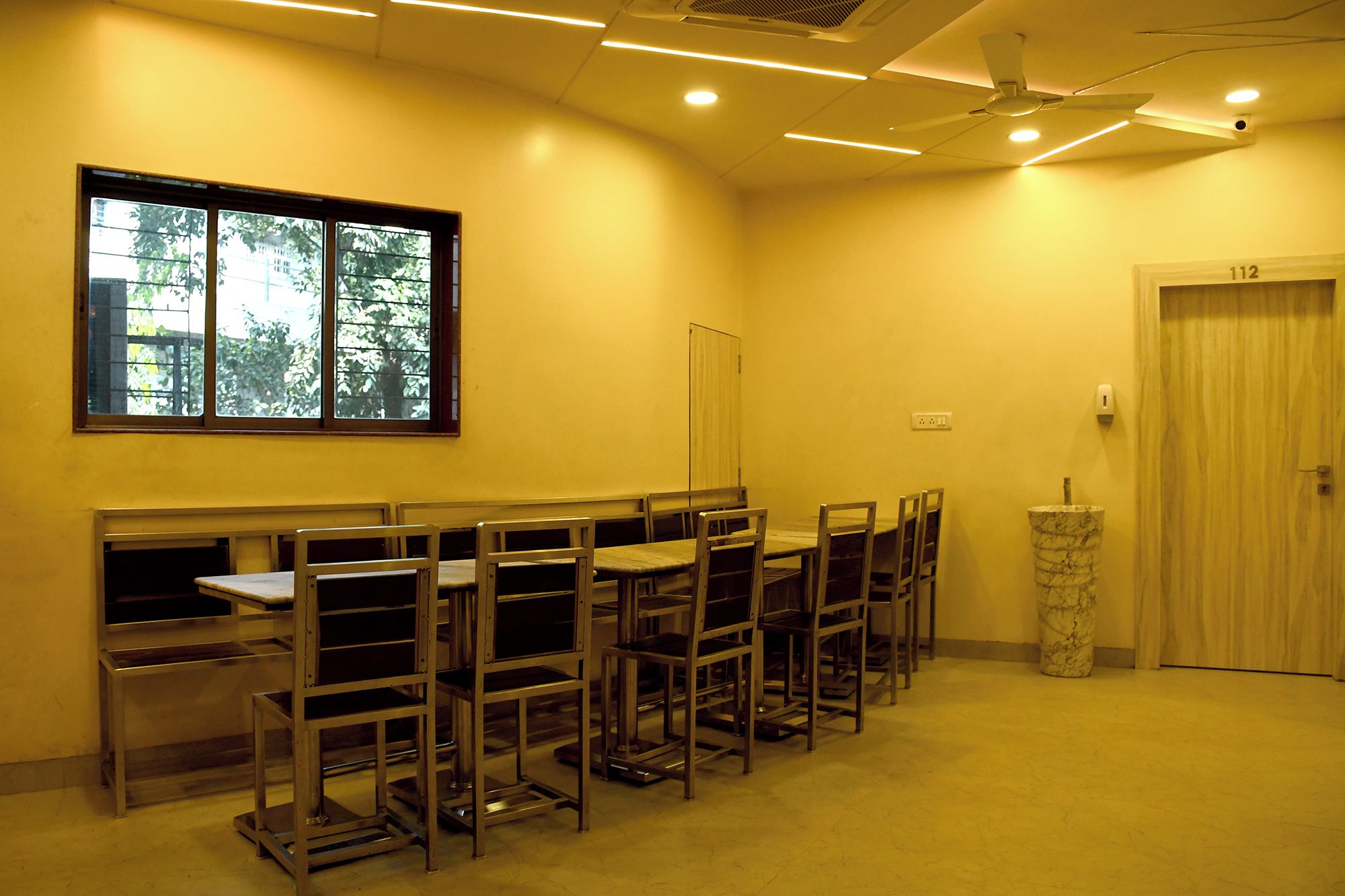 مطعم