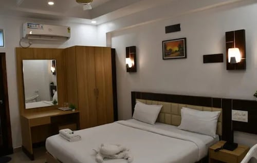 FabHotel Prime Ms Pride