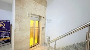 Lobby - FabHotel Ocean Karkardooma (New Delhi)