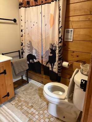 Unclassified image, 3 of 29, button - 3-bedroom cabin in tranquil Halifax with cozy charm, direct VAST access, trails (Halifax)