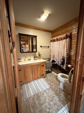 Unclassified image, 2 of 29, button - 3-bedroom cabin in tranquil Halifax with cozy charm, direct VAST access, trails (Halifax)