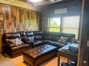 Unclassified image, 4 of 29, button - 3-bedroom cabin in tranquil Halifax with cozy charm, direct VAST access, trails (Halifax)
