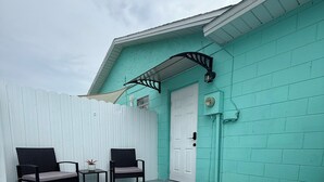 Unclassified image, 4 of 8, button - Orlando Comfort (Orlando)