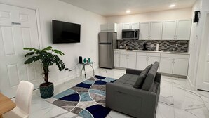 Unclassified image, 3 of 8, button - Orlando Comfort (Orlando)