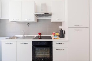 Private kitchen - Lunaria Apartment Vatican Rome – Italian Elegance Near the Vatican (Roma)