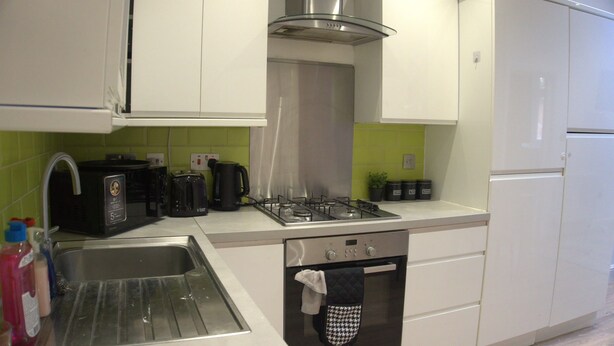 Unclassified image, 1 of 21, button - spacious 3 bed in west london, 20 mins from central london (London)