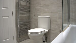 Unclassified image, 4 of 21, button - spacious 3 bed in west london, 20 mins from central london (London)