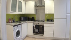 Unclassified image, 5 of 21, button - spacious 3 bed in west london, 20 mins from central london (London)