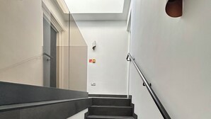 Luokittelematon kuva, 5 kautta 7, painike