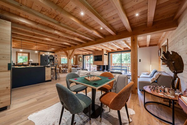 A spacious wooden interior with a dining area, kitchen, and seating space. - Chalet Casacamo - Chalet au pied des pistes (La Salle-les-Alpes)