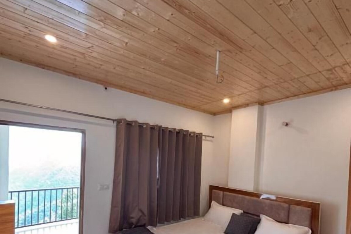 Comfort Room, Balcony, Mountain View