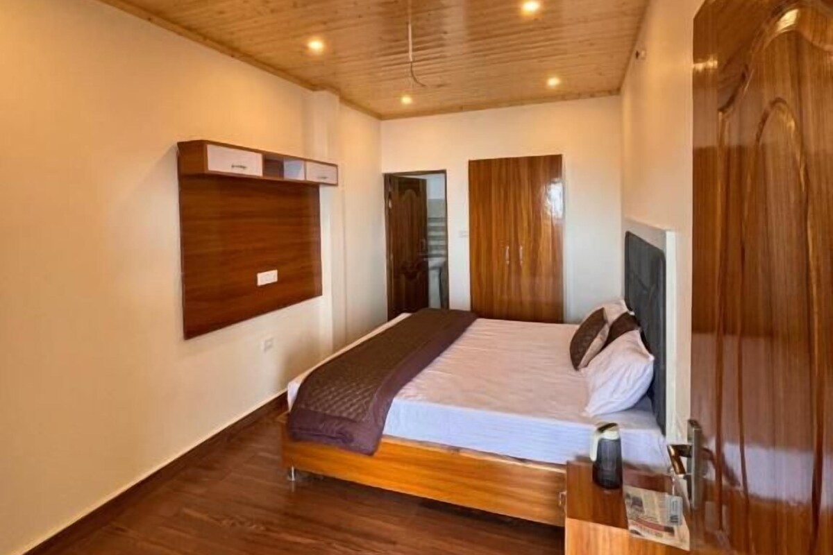 Comfort Room, Balcony, Mountain View