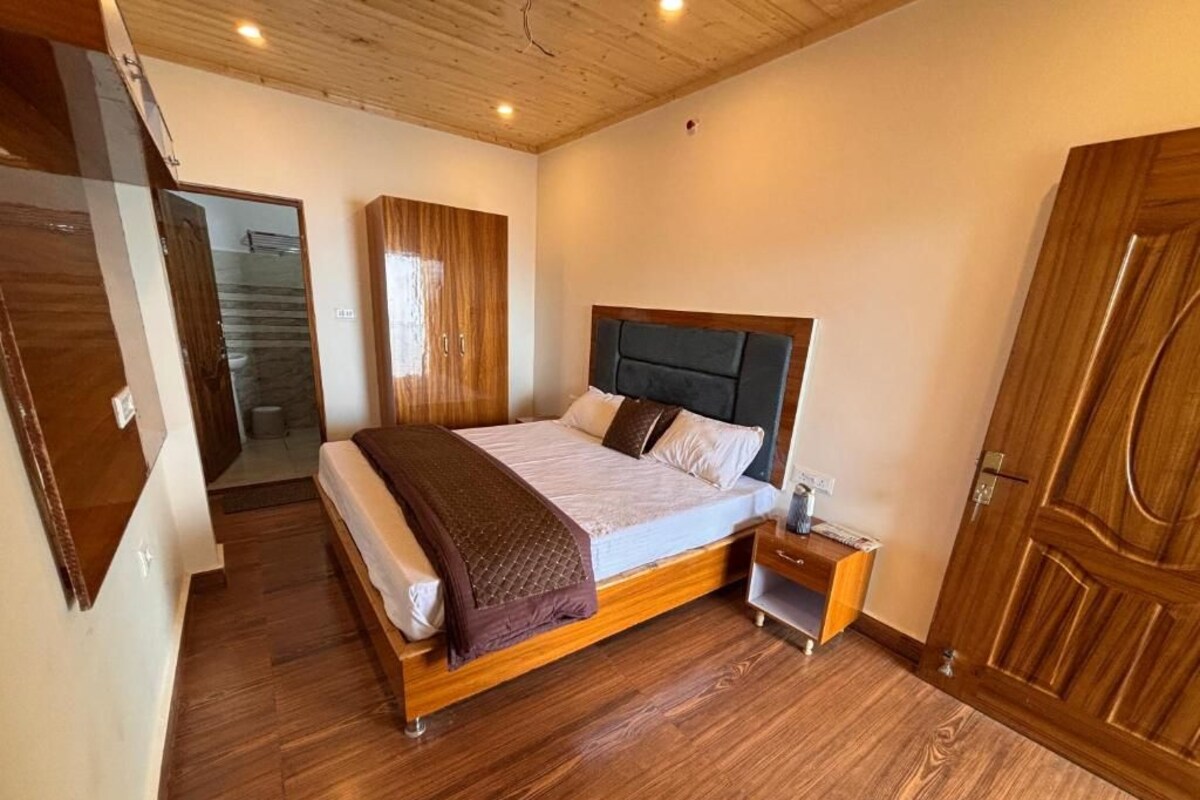 Classic Room, Balcony, Mountain View