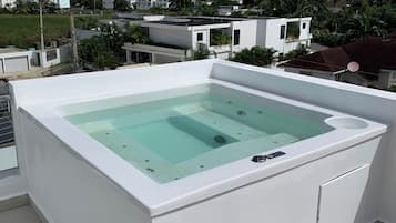 Bathtub spa outdoor