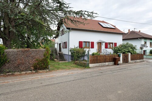 Cottage 'Gîte La Maison À Côté' with Private Terrace, Balcony and Wi-Fi