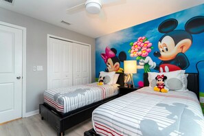A bedroom with two beds, a ceiling fan, and a Mickey and Minnie Mouse mural. - 4BR Near Disney Private Pool, Themed Rooms (Kissimmee)