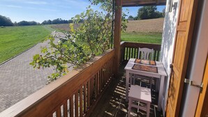 Unclassified image, 3 of 17, button - Apartment 'Kleines Glück in der Natur' with Balcony, Terrace, Whirlpool and Fire Pit (Deggendorf)