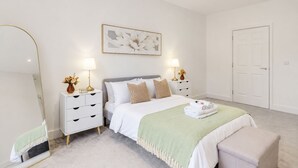 Unclassified image, 5 of 17, button - Modern 2 bed, 2 bath Hull old town apartment - Great for work trips and families (Kingston upon Hull)