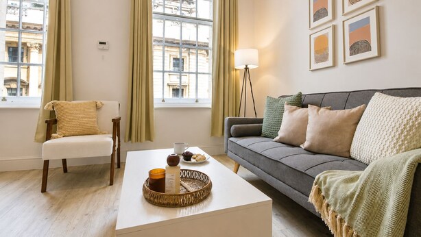 Unclassified image, 1 of 17, button - Modern 2 bed, 2 bath Hull old town apartment - Great for work trips and families (Kingston upon Hull)