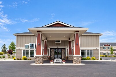 Double Queen Room | Free Breakfast | Nr Moses Lake
