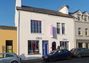 Exterior - Cleo Gallery Apartment,2 Shelbourne St. Kenmare (Kenmare)