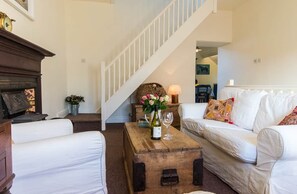 Living area - Cleo Gallery Apartment,2 Shelbourne St. Kenmare (Kenmare)