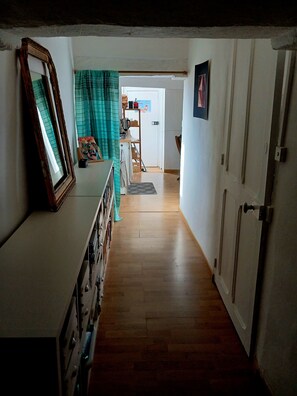 Uklassifisert bilde, 3 av 8, knapp