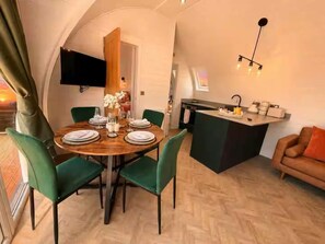 Unclassified image, 4 of 117, button - Leisure Lodges (Street)