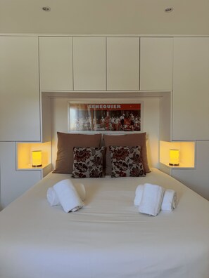 Unclassified image, 3 of 6, button - In the heart of Saint Tropez (Saint-Tropez)