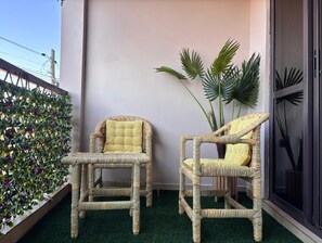 Terrace/patio - Cozy 2BR Apartment with Tarmac Access (Kampala)