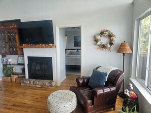 Unclassified image, 3 of 34, button - Serene Lakefront Retreat on Lake Santa Fe – Panoramic Water Views & Private Dock (Waldo)