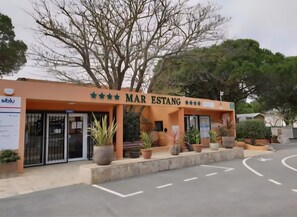 Unclassified image, 3 of 42, button - Bungalow 'Camping Siblu Mar Estang' with Mountain View, Wi-Fi and Air Conditioning (Canet-en-Roussillon)