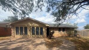 Unclassified image, 4 of 12, button - Terrific 4-bedroom house Southside With 2 sitting areas. (Abilene)