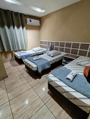 Ảnh chưa phân loại, 5 trong số 18 ảnh, nút