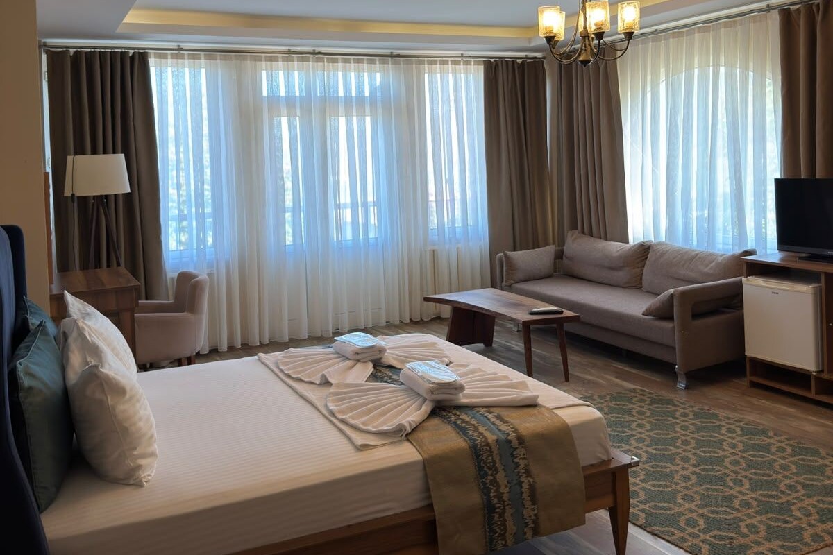 Suite, Lake View