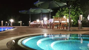 Seasonal outdoor pool