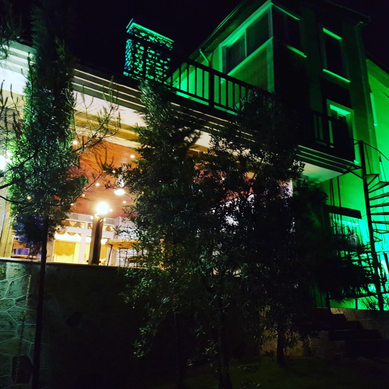 A building with a balcony and a staircase.