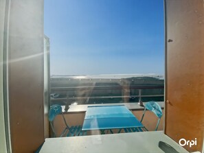 Outdoor dining - Apartment with parking, sea view - 4 guests (Port-Louis)