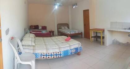 OCEANSURF Inn: Family Room with Private Bathroom