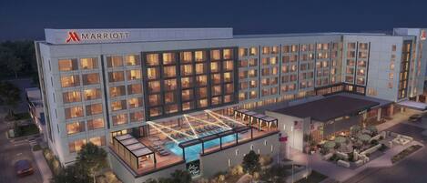 Ένα ξενοδοχείο Marriott με πολλά επίπεδα, μια πισίνα στην ταράτσα και έναν όμορφα διαμορφωμένο εσωτερικό κήπο.
