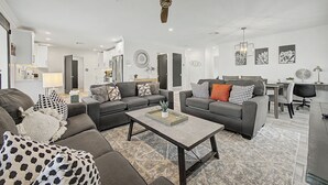 Unclassified image, 4 of 7, button - Charming 3-bedroom house with AC in lovely Glendale (Glendale)