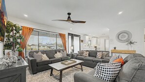 Unclassified image, 5 of 7, button - Charming 3-bedroom house with AC in lovely Glendale (Glendale)