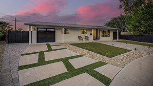 Unclassified image, 2 of 7, button - Charming 3-bedroom house with AC in lovely Glendale (Glendale)
