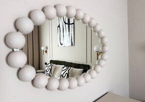 A mirror with a white frame and a bed with zebra-patterned pillows. - Sander Homes | Malpensa Airport (MXP) 15 min | Milan 30 min (Busto Arsizio)
