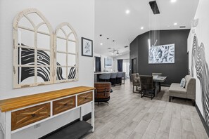 Entryway - Adventure House - Spacious Disney Escape! Private Pool, Game Room, Modern Design (Kissimmee)