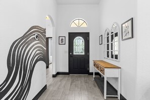 Entryway - Adventure House - Spacious Disney Escape! Private Pool, Game Room, Modern Design (Kissimmee)