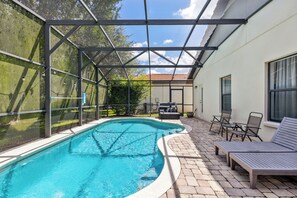 Pool with seating, outdoor eating area and grill - Adventure House - Spacious Disney Escape! Private Pool, Game Room, Modern Design (Kissimmee)